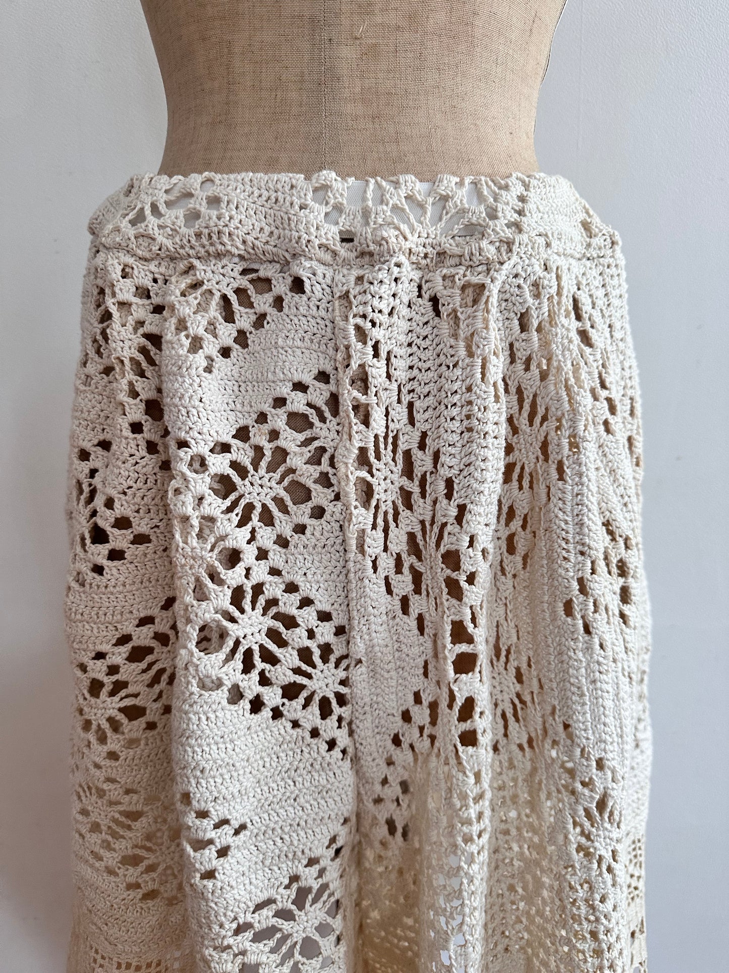 old crochet lace tuck short pants