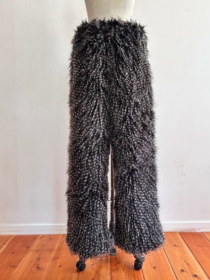 old fur pants / peacock black
