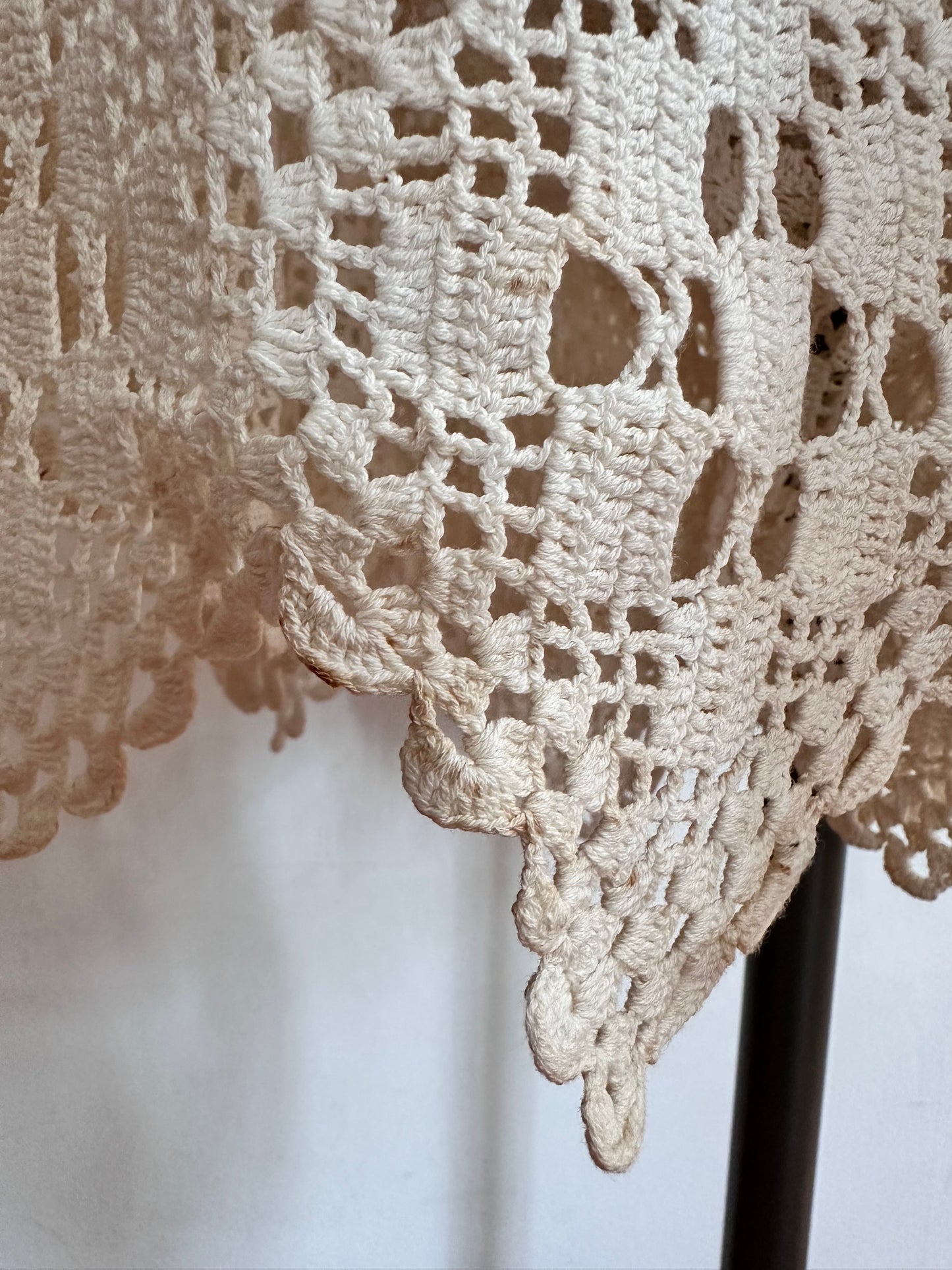 old crochet lace tuck short pants