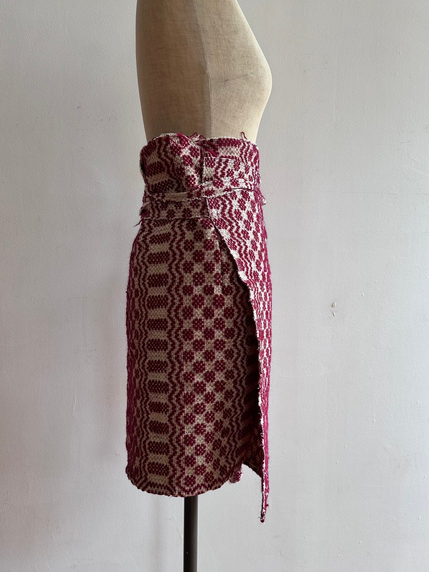 old coverlet wrap short skirt / bordeaux