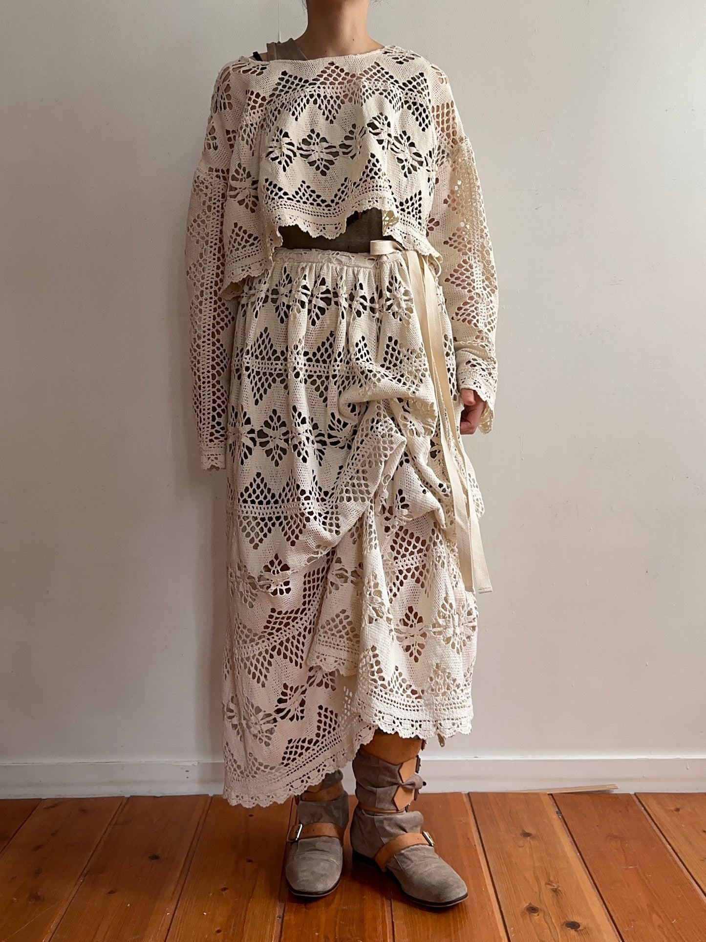 old crochet lace little change skirt