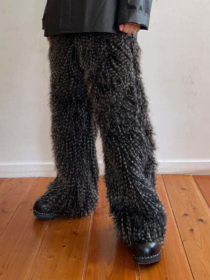 old fur pants / peacock black