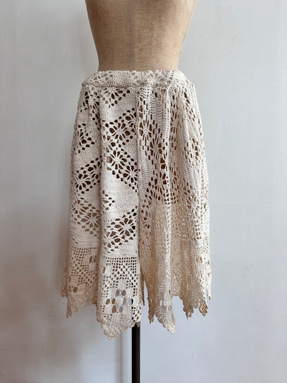 old crochet lace tuck short pants