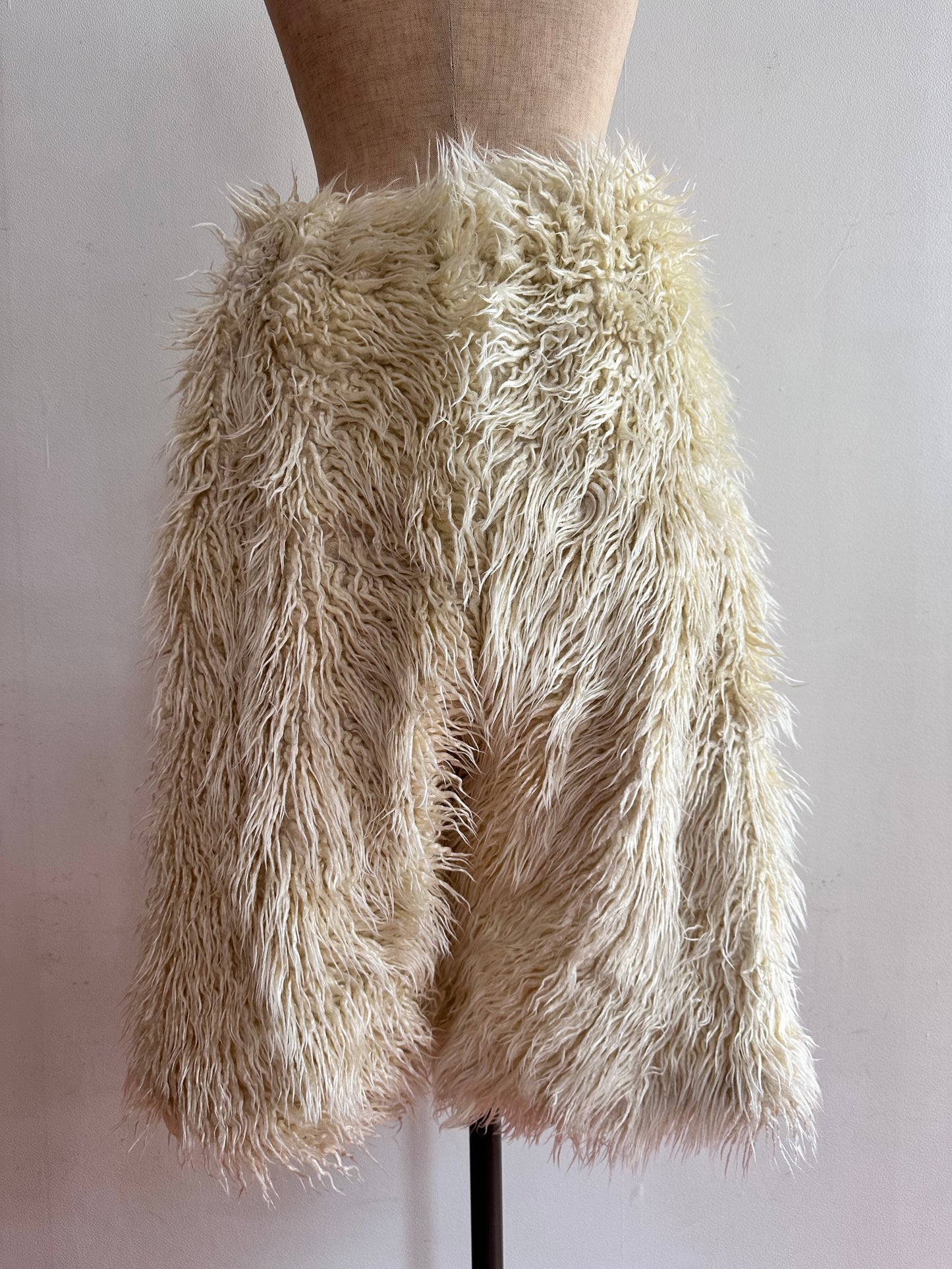 old fur half pants / polar bear