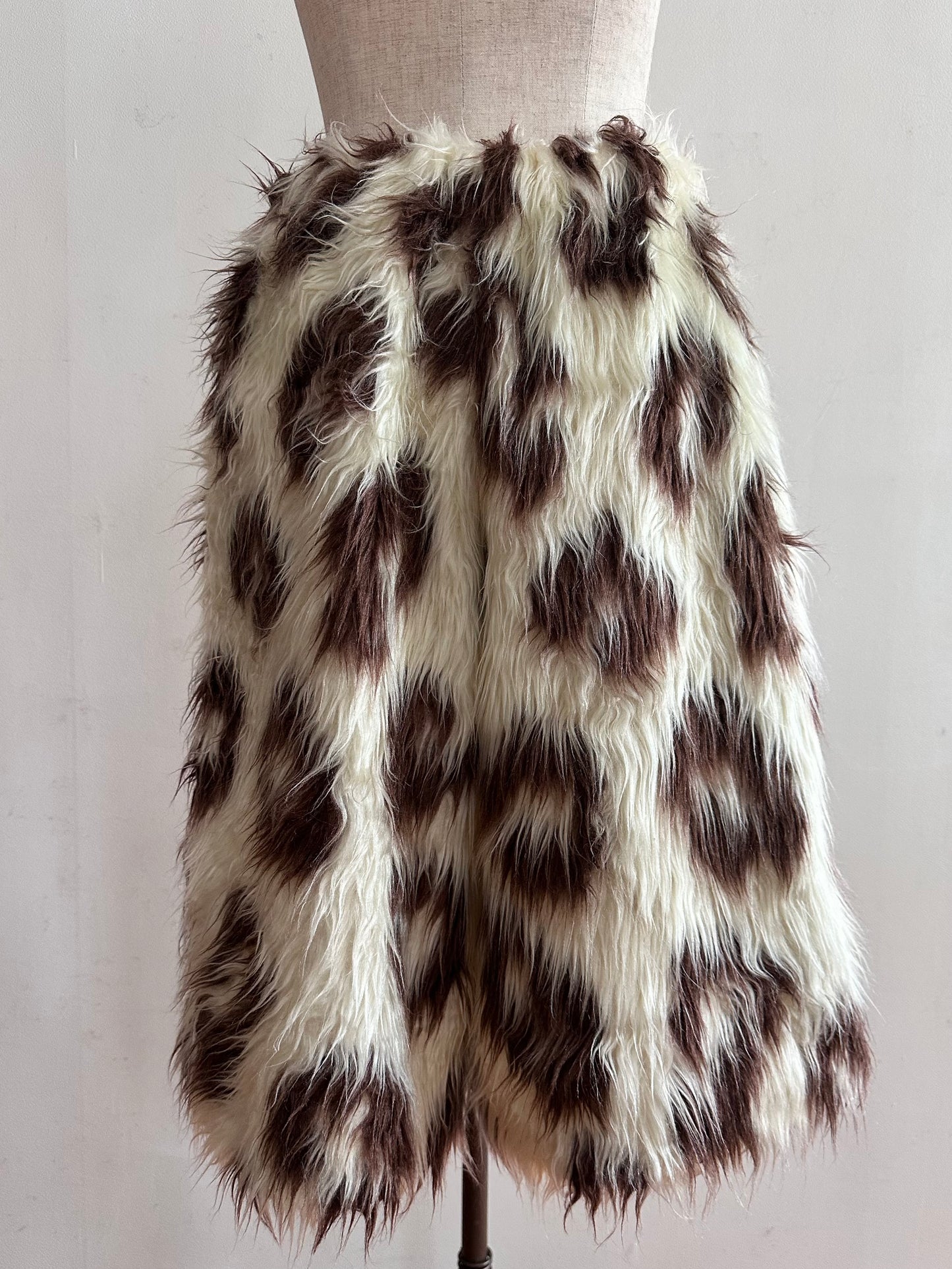 old fur half pants / snow leopard