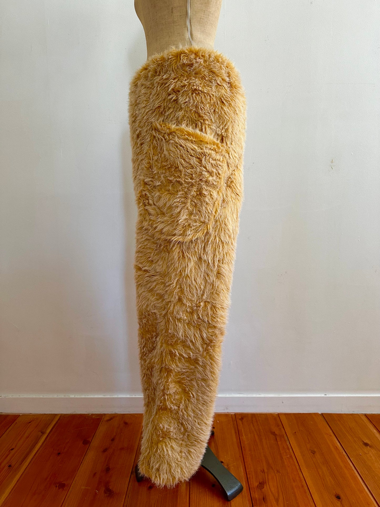 old fur pants / custard