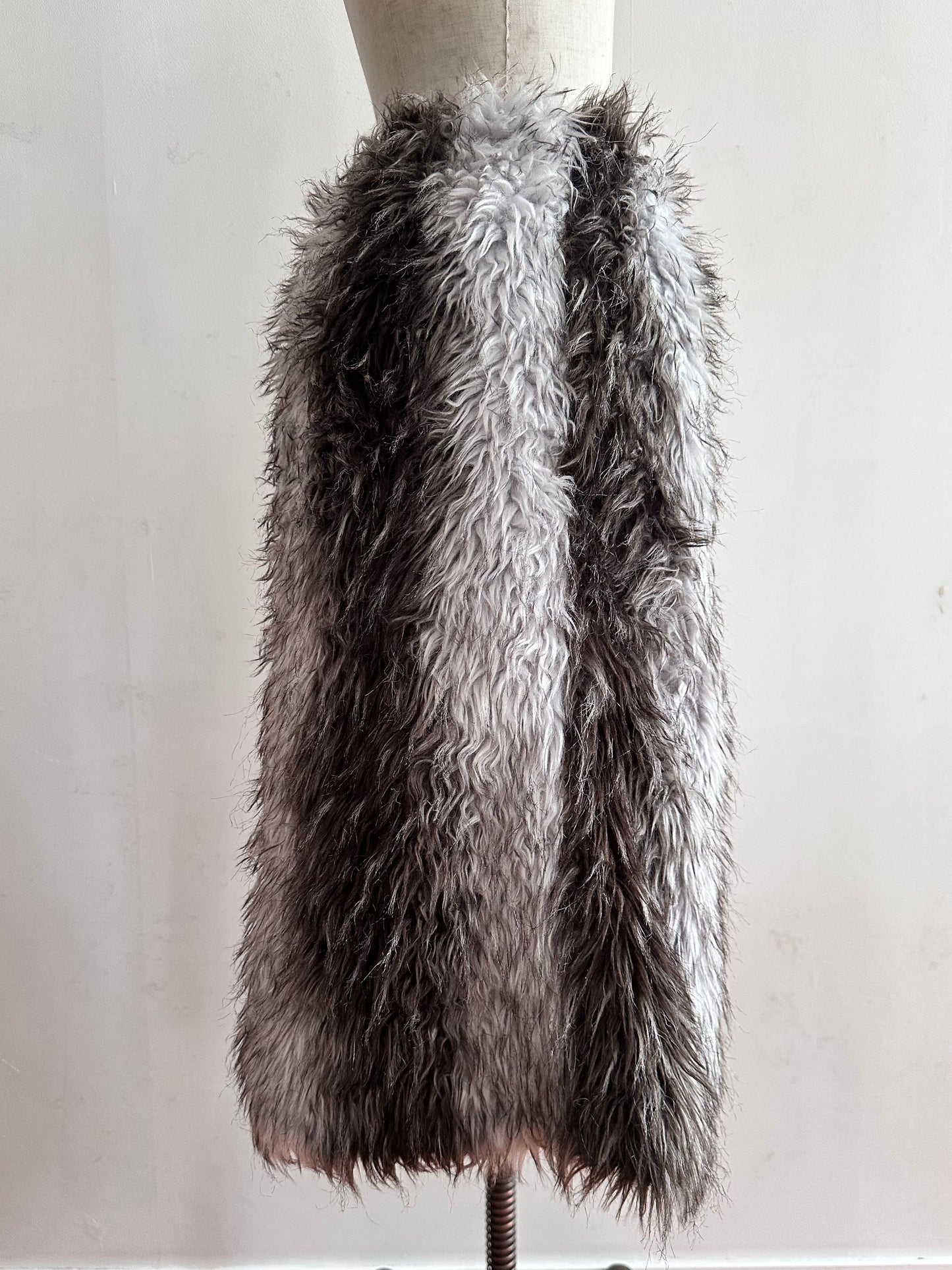 old fur half pants / silver× grayish brown