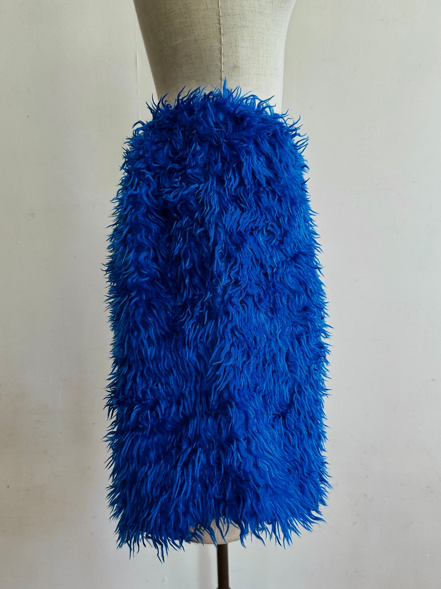 old fur short pants / blue