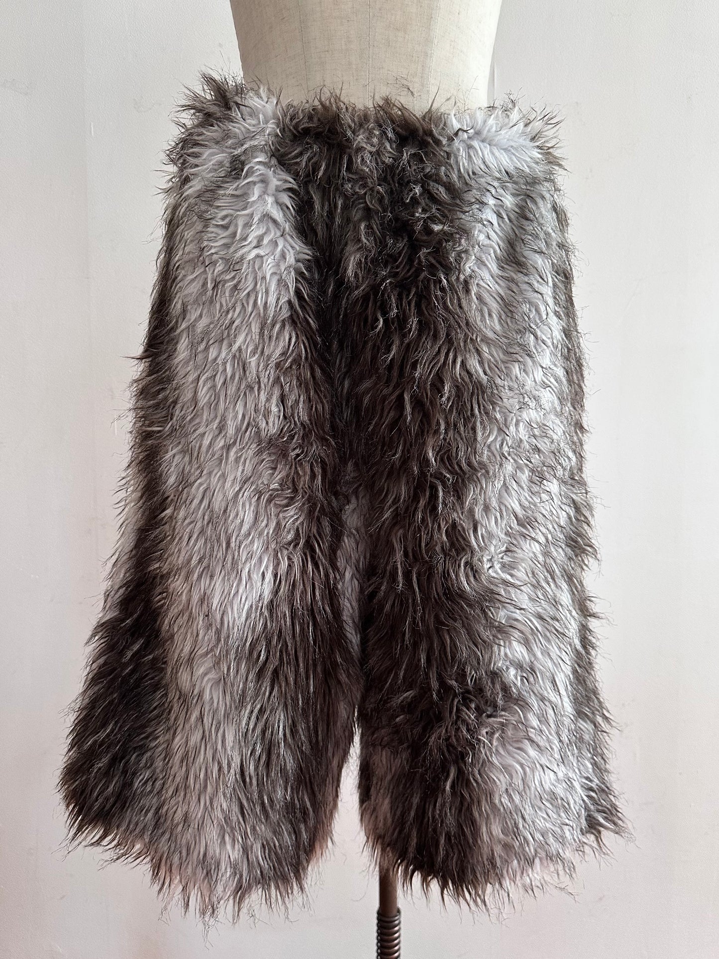 old fur half pants / silver× grayish brown