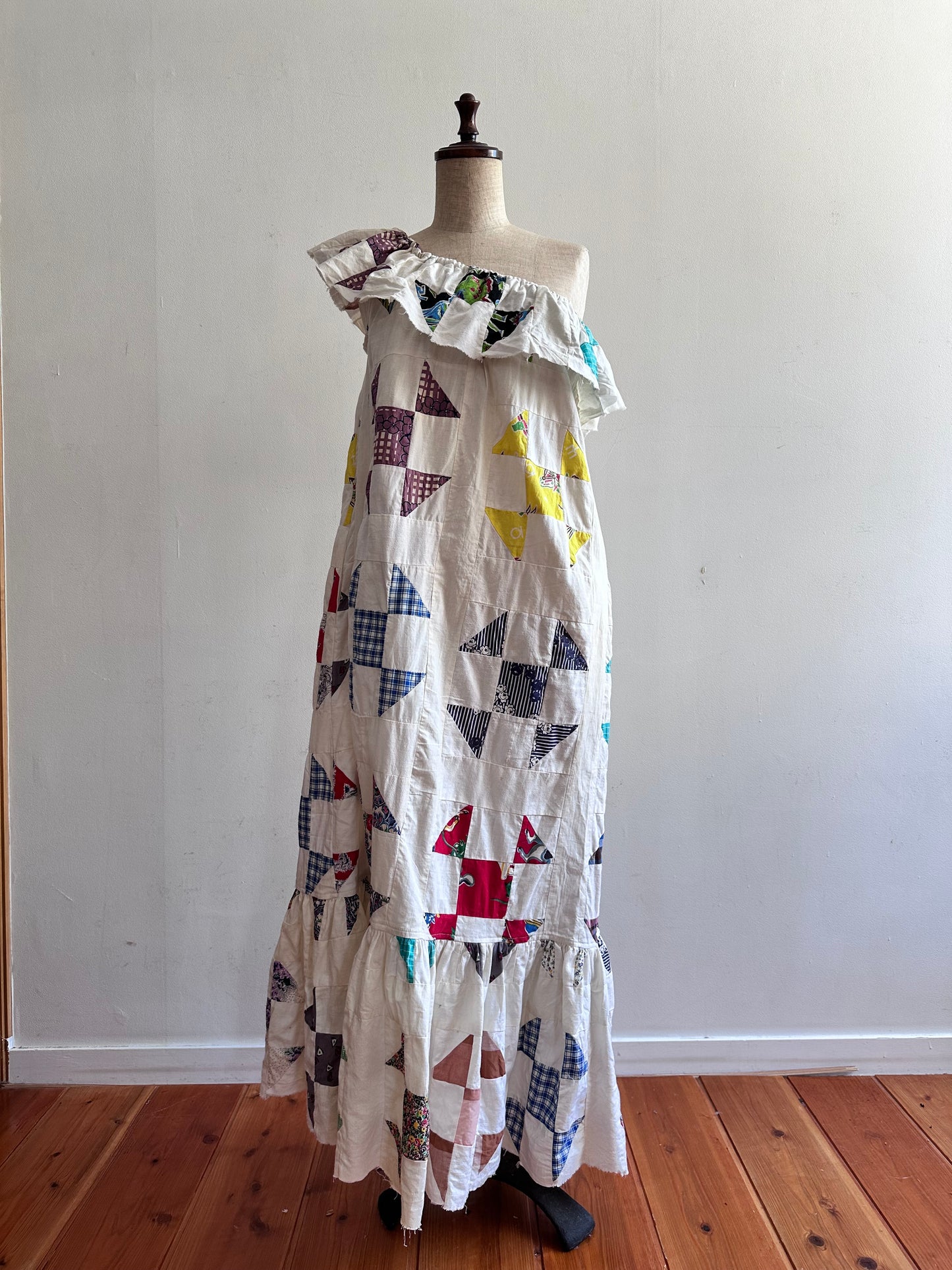 old quilt top frill dress / white