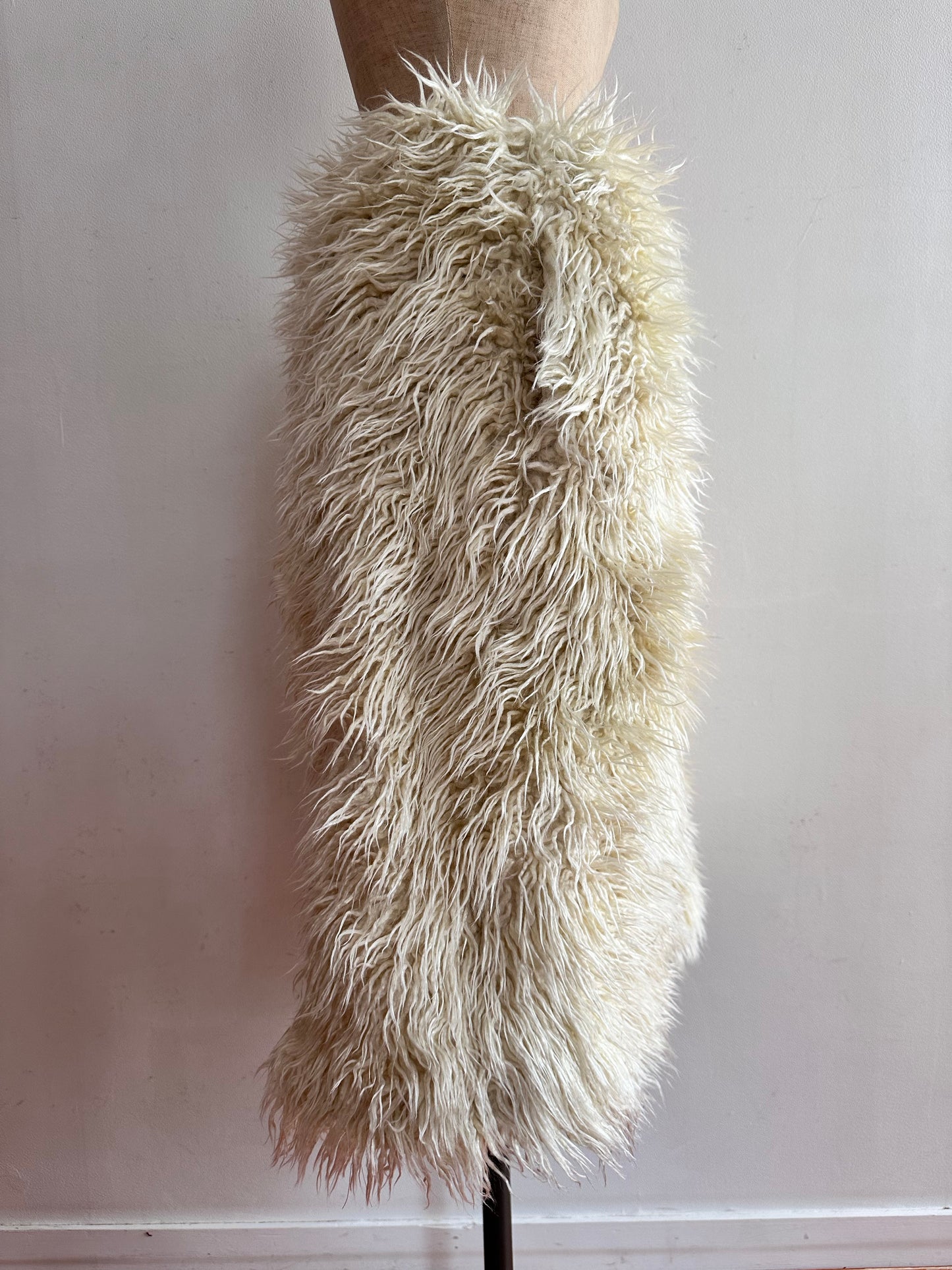 old fur half pants / polar bear