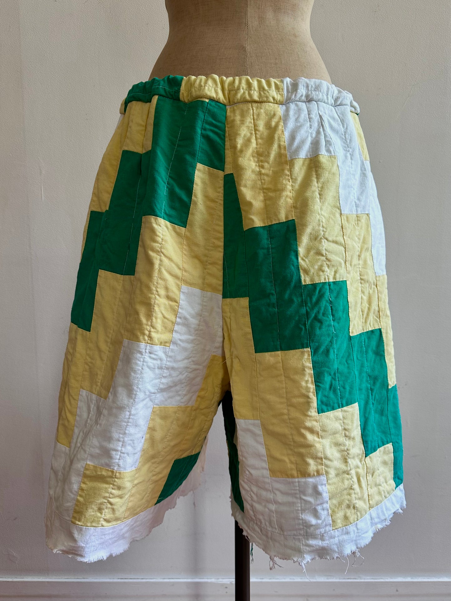 old quilt tuck short pants
