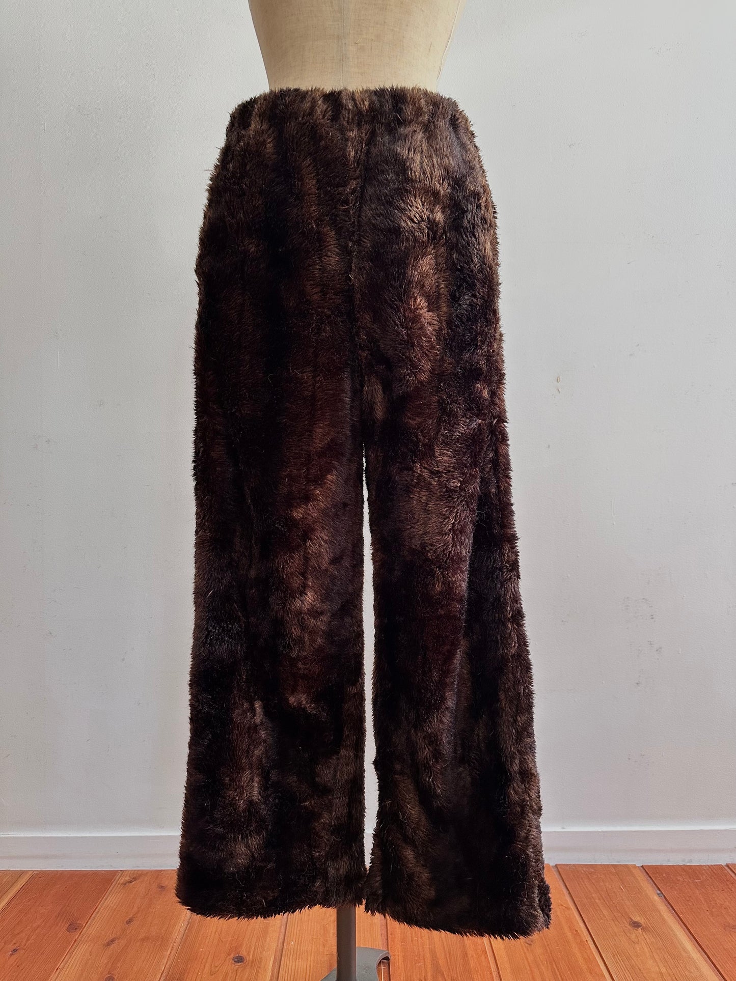 old fur pants / dark brown stripe