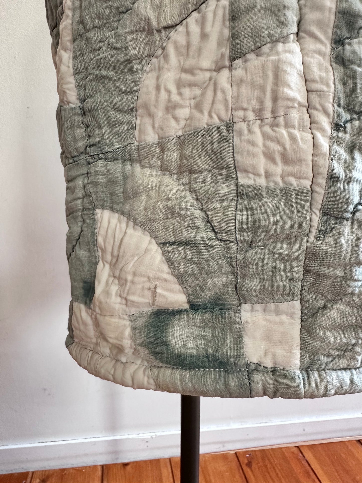 old quilt tuck short pants