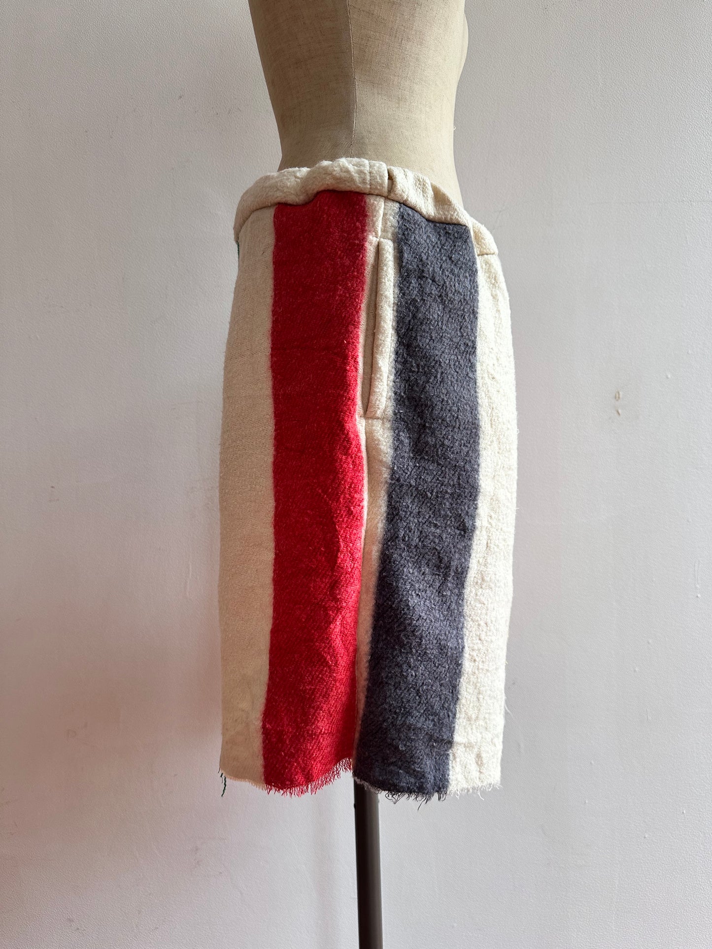 old blank short pants / stripe