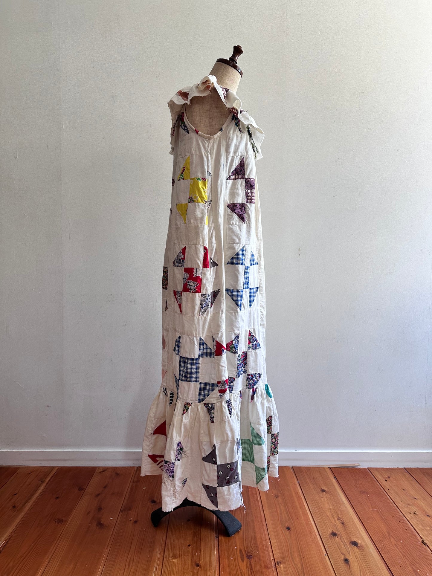 old quilt top frill dress / white