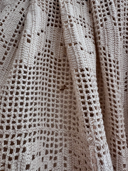 old crochet lace tuck short pants