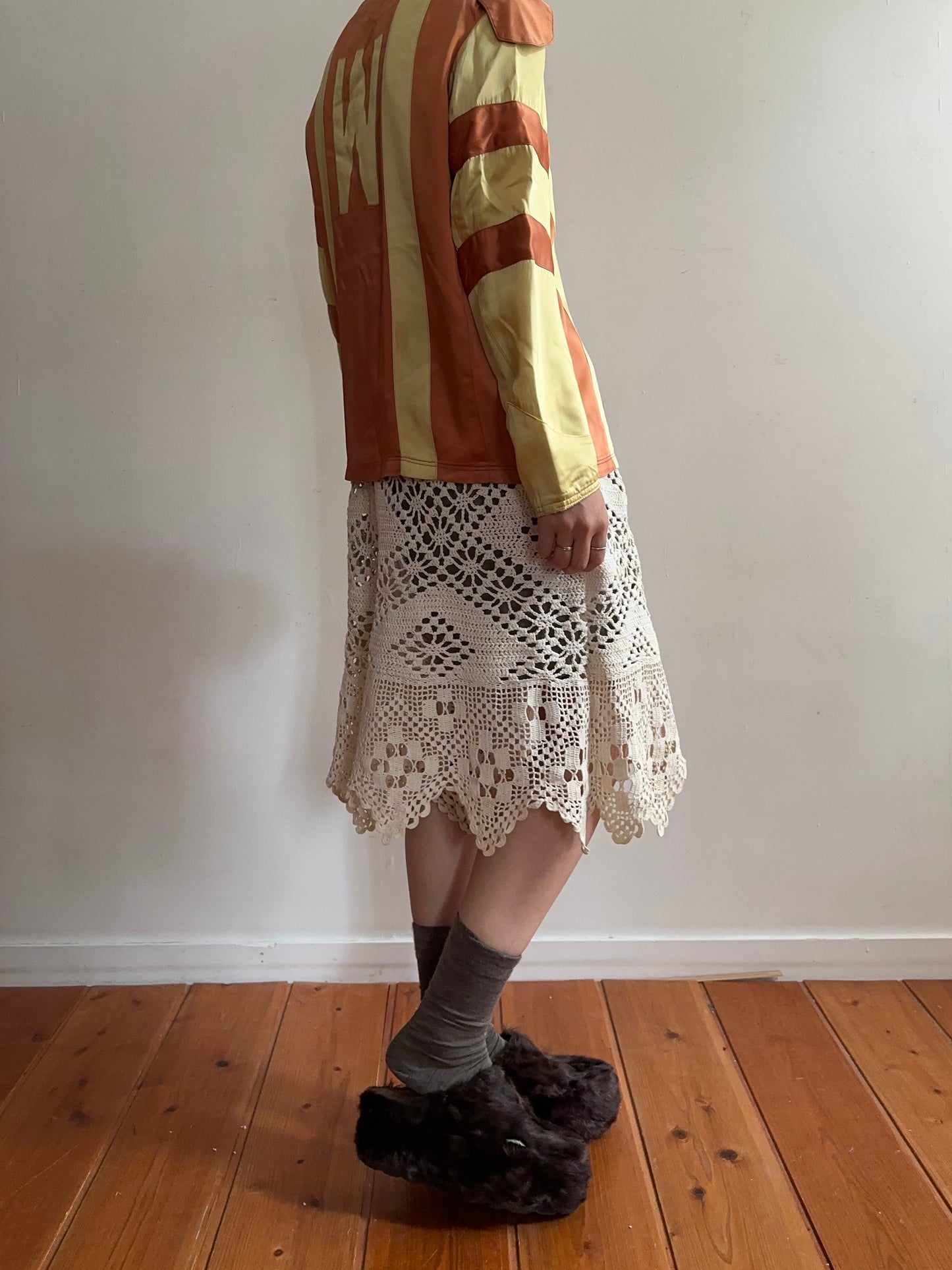 old crochet lace tuck short pants