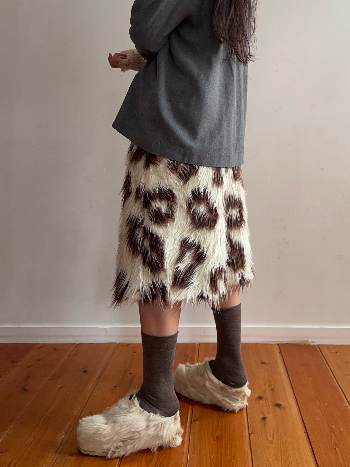 old fur half pants / snow leopard