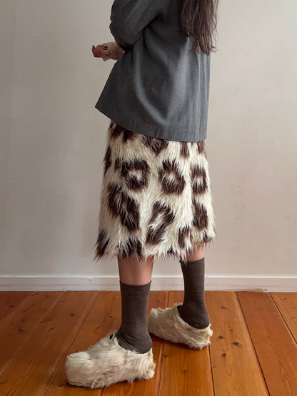 old fur half pants / snow leopard