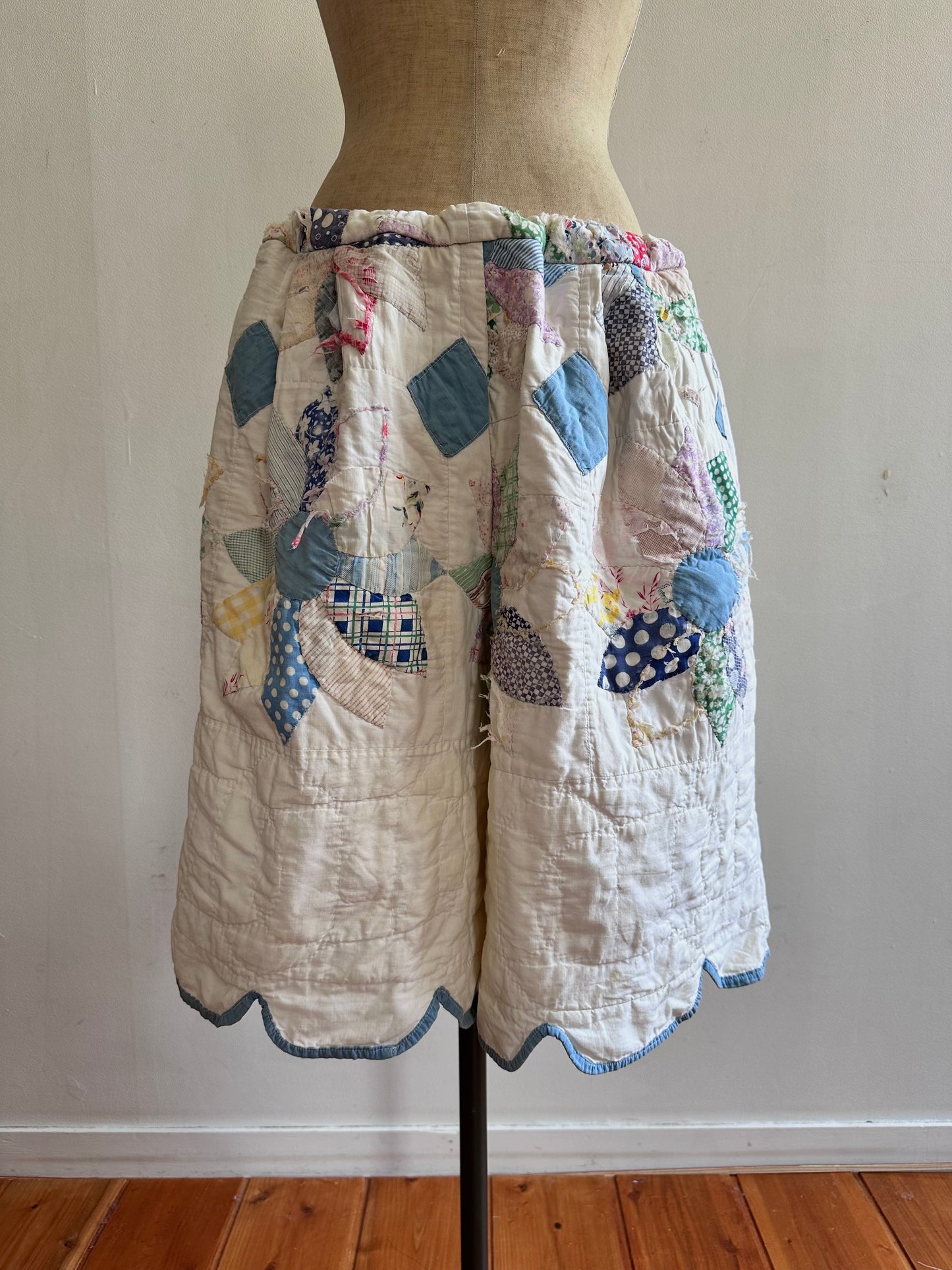 old quilt tuck short pants