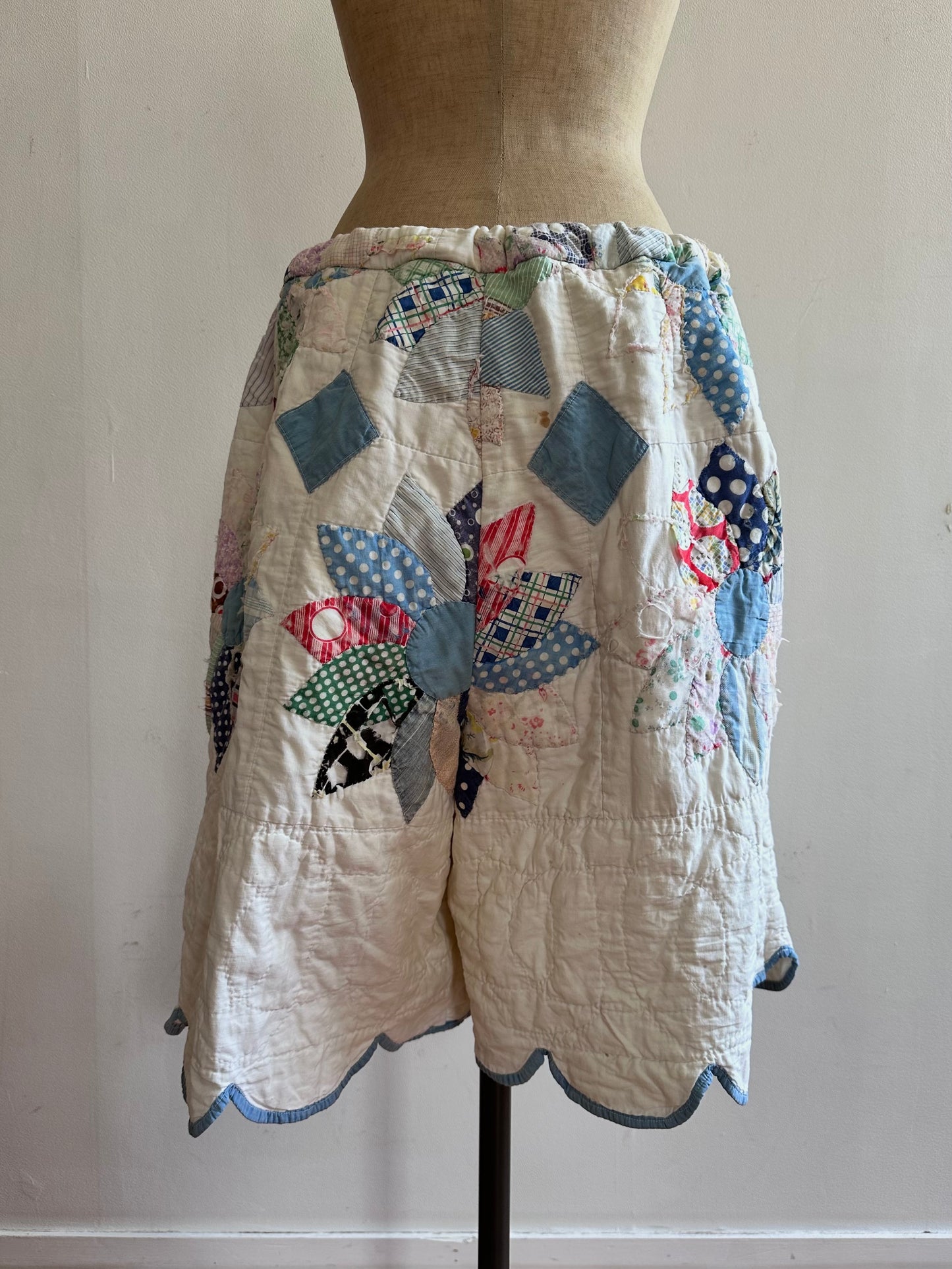 old quilt tuck short pants